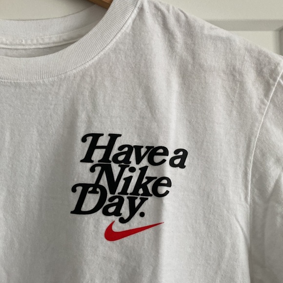 Nike T shirt - Picture 2 of 4